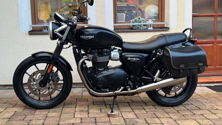Triumph Street Twin
