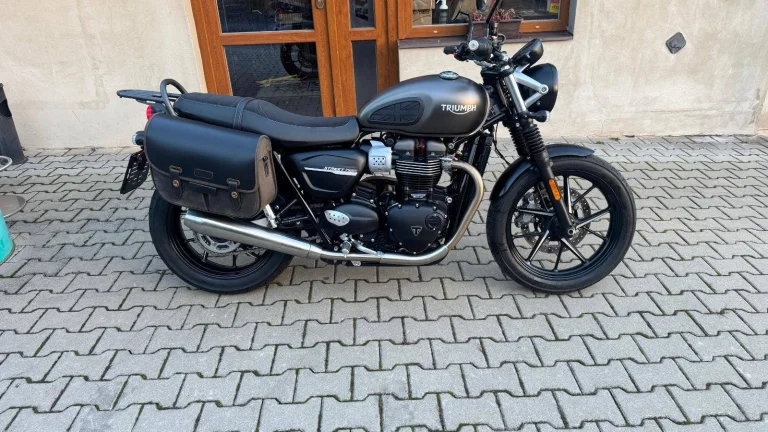 Triumph Street Twin