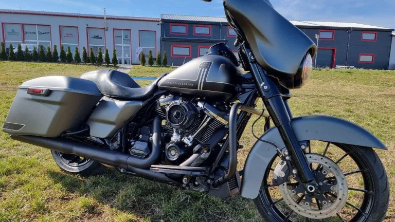 Harley-Davidson FLHXS Street Glide Special 114