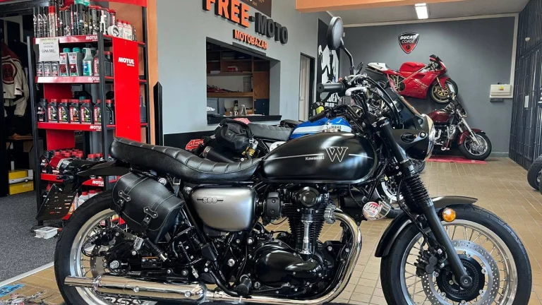 Kawasaki W 800 STREET