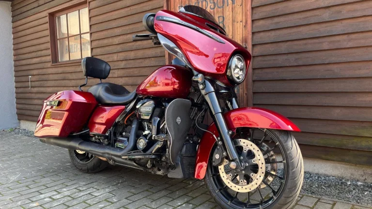 Harley-Davidson FLHXS Street Glide Special