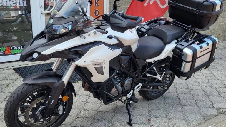 Benelli TRK 502 Traveler, 3 x kufr, pouze 11 tis. km, po servisu