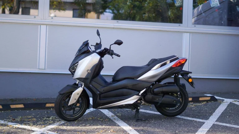 Yamaha X-Max 125