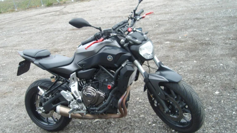 Yamaha MT-07 , KOUPENO V CZ ,PĚKNÝ STAV