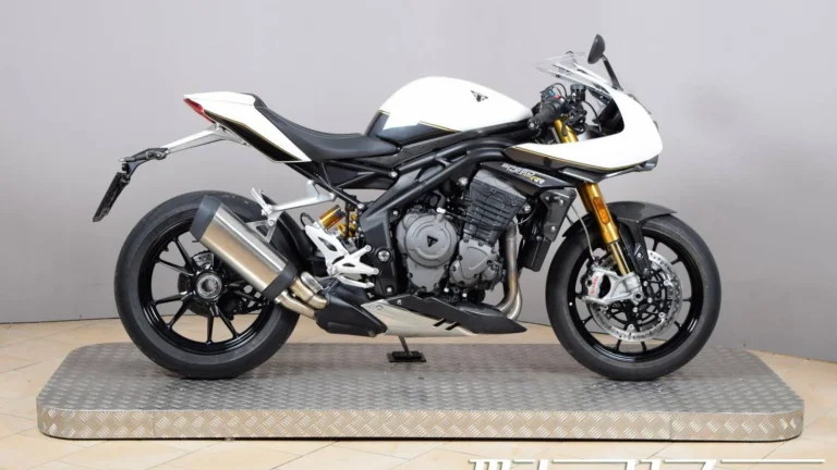 Triumph Speed Triple 1200 RR