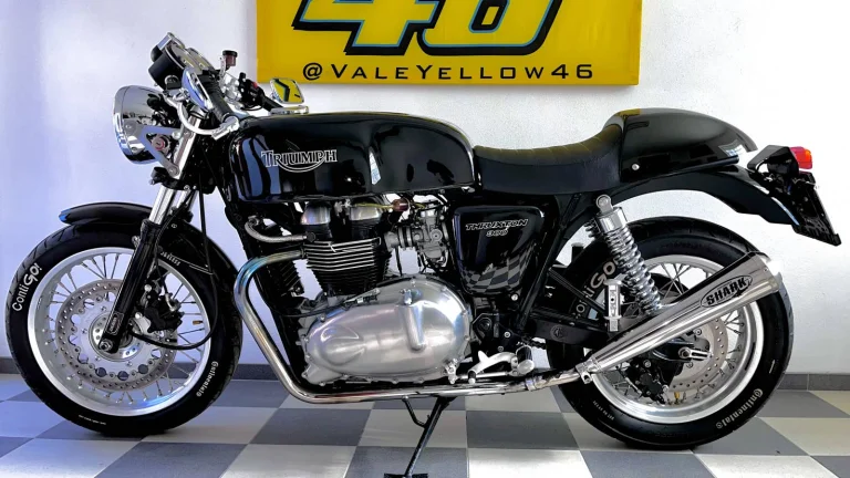 Triumph Thruxton 900 - Top Stav