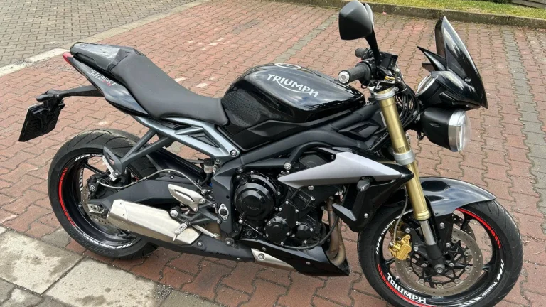Triumph Street Triple 675 ČR