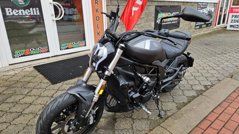 Benelli 502c, laděný výfuk MIVV, po servisu, najeto 1.100 km