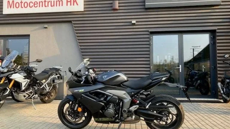 Triumph Daytona 660, 2024, pouze 1650km, DPH | Nový motocykl