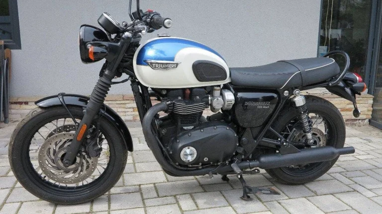 Triumph Bonneville T 120 Black Edition