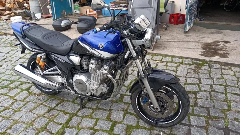 Yamaha XJR 1300