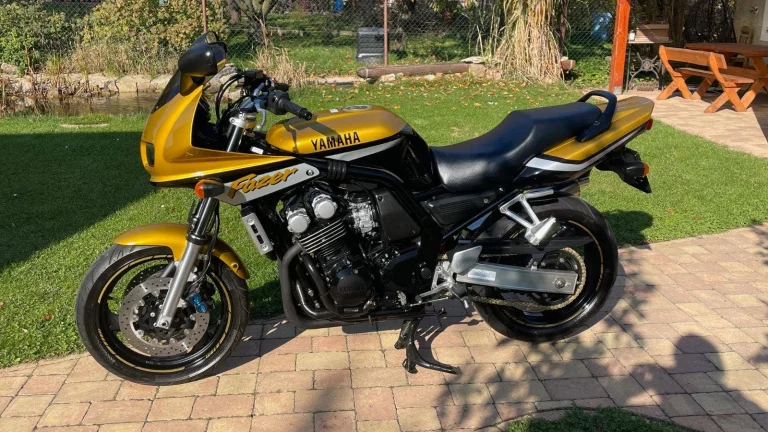 Yamaha FZS 600 Fazer