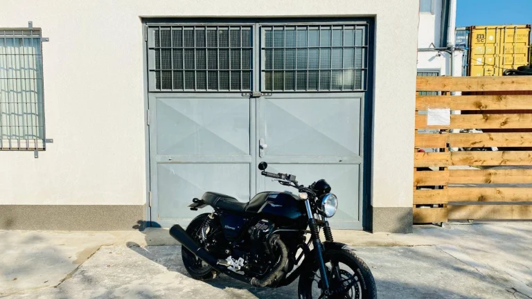 Moto Guzzi V7 III Stone