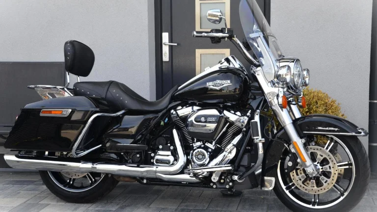 Harley-Davidson FLHR Road King 107 1.majitel / CZ původ