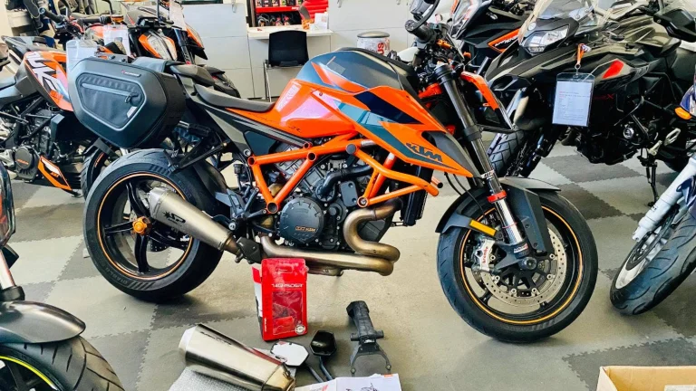 KTM 1290 Super Duke R = SPARK / SOFT / VÝBAVA ZA 50.000