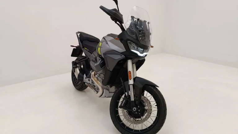 Moto Guzzi V 100 Stelvio Nero Vulcano E5+ (sleva 50.000.-) | Předváděcí motocykl