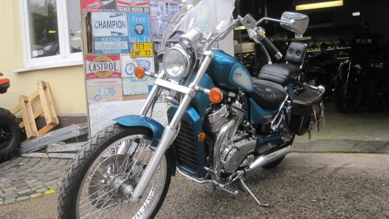 Suzuki VS 800 Intruder s již vystavenou SPZ