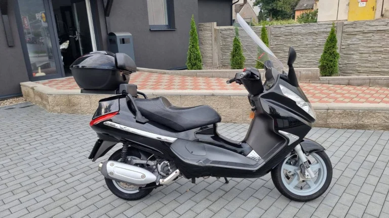 Piaggio X8 200