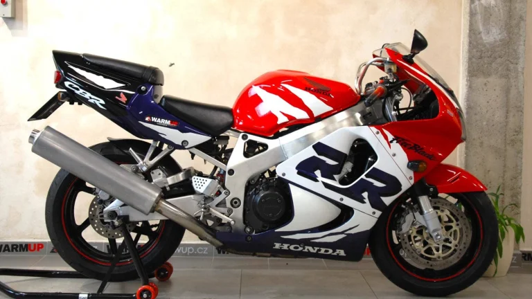 Honda CBR 900 RR Fireblade - krásný stav