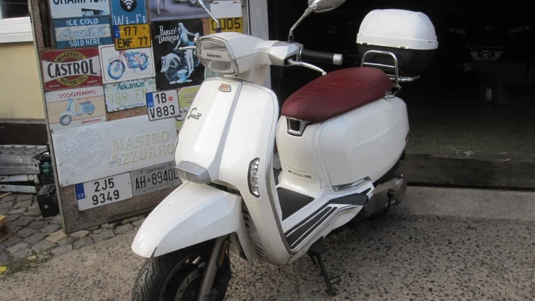 Lambretta V125 Special