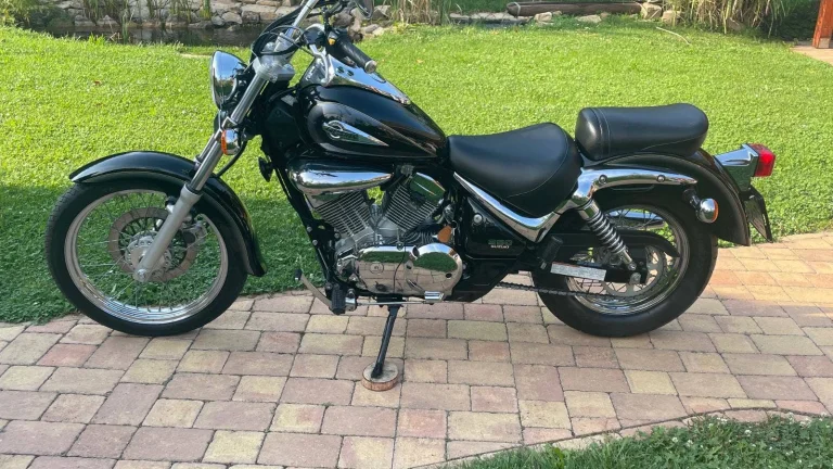 Suzuki Intruder LC 250