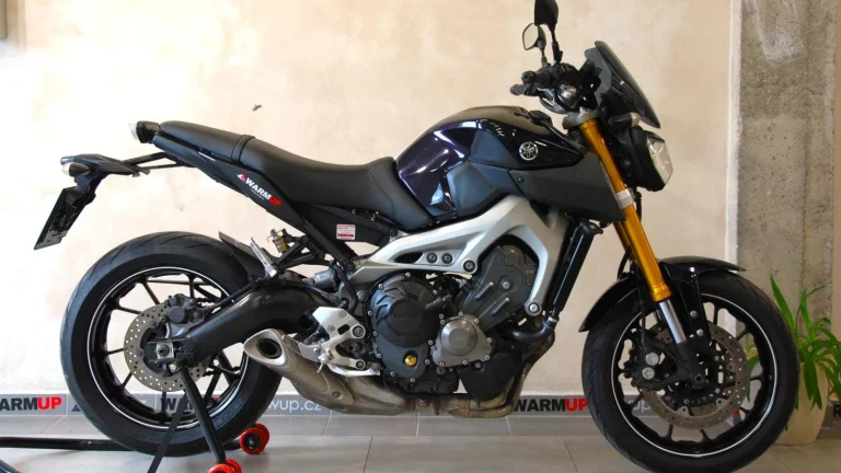 Yamaha MT-09 - hezký stav