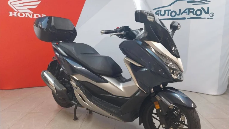 Honda Forza 300