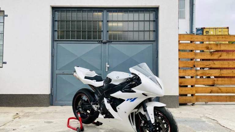 Yamaha YZF-R1 okruh
