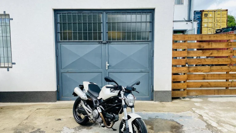 Ducati Monster 696