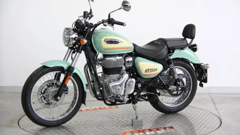 Royal Enfield Meteor 350 | Nový motocykl