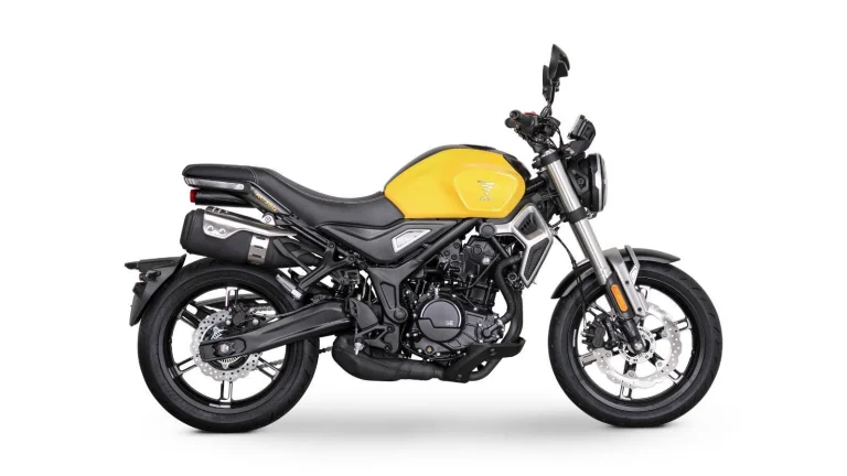 Voge 350 AC - ŽLUTÁ | Nový motocykl