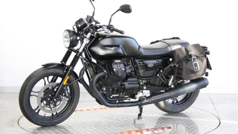 Moto Guzzi V7 III Stone