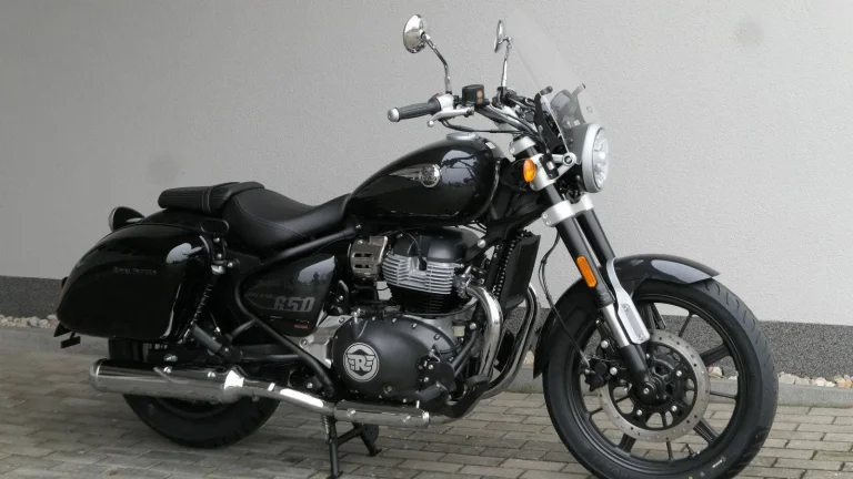 Royal Enfield Super Meteor 650 Astral Black Touring ( odpočet DPH ) | Nový motocykl