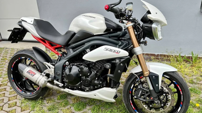 Triumph Speed Triple cz tp mnoho doplňků