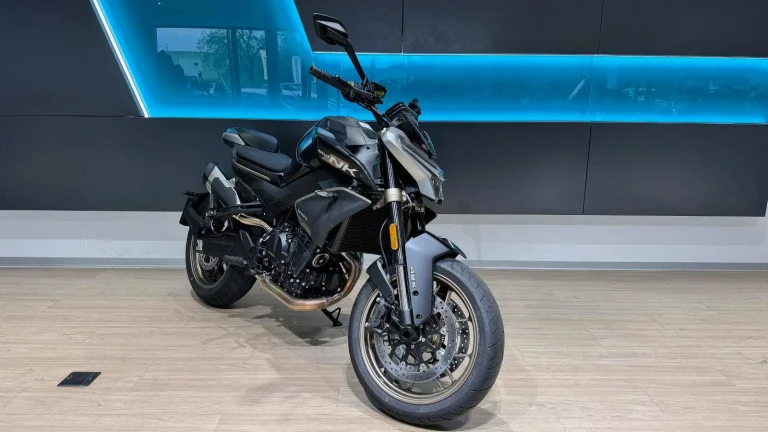 CFMOTO 800 NK - možnost sezónního operáku | Předváděcí motocykl