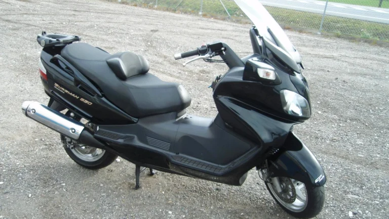 Suzuki Burgman 650 Executive , po 2.majiteli PĚKNÝ