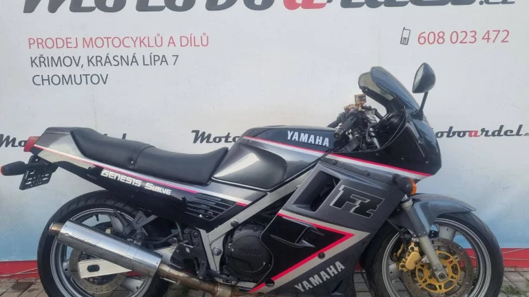 Yamaha FZ 750