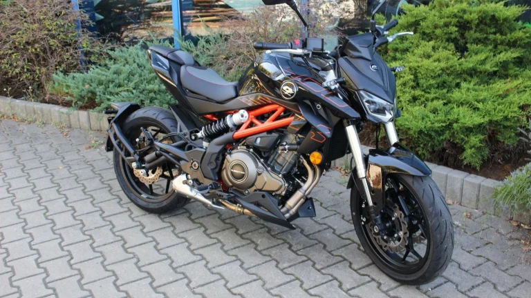 QJ Motor SRK 400 DEMO 1600 KM | Nový motocykl