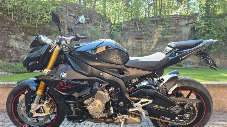BMW S 1000 R - TOP STAV + VÝBAVA, AKRAPOVIČ