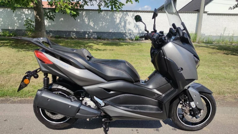 Yamaha X-Max 300