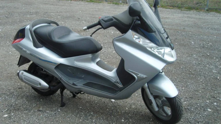 Piaggio X8 200 , HEZKÝ STAV SERVISNÍ KNÍŽKA