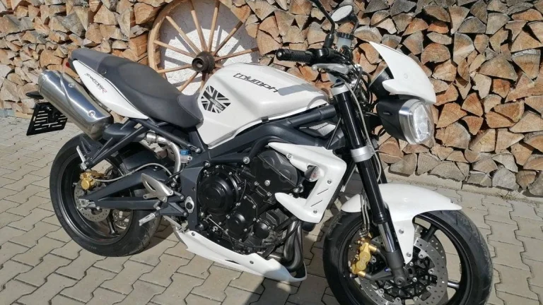 Triumph Street Triple 675 R