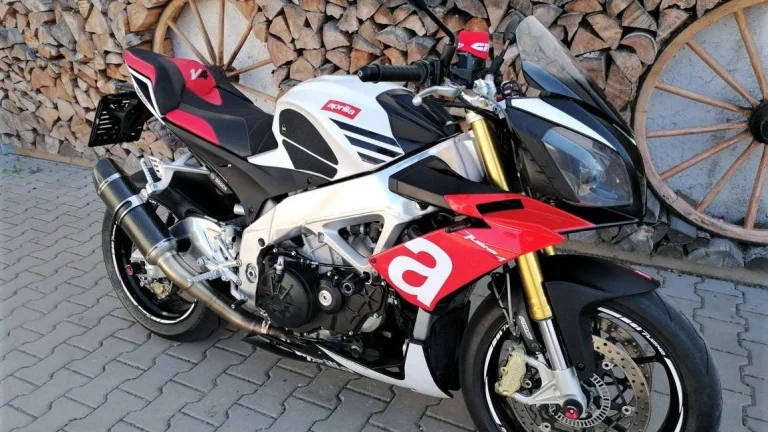 Aprilia Tuono V4 APRC