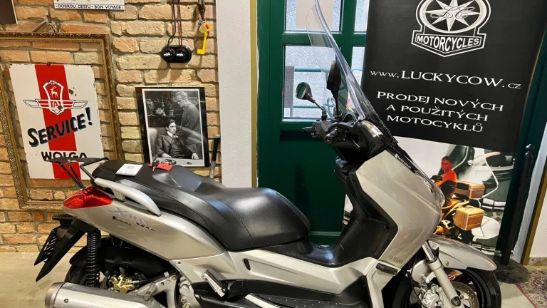 Yamaha X-Max 250