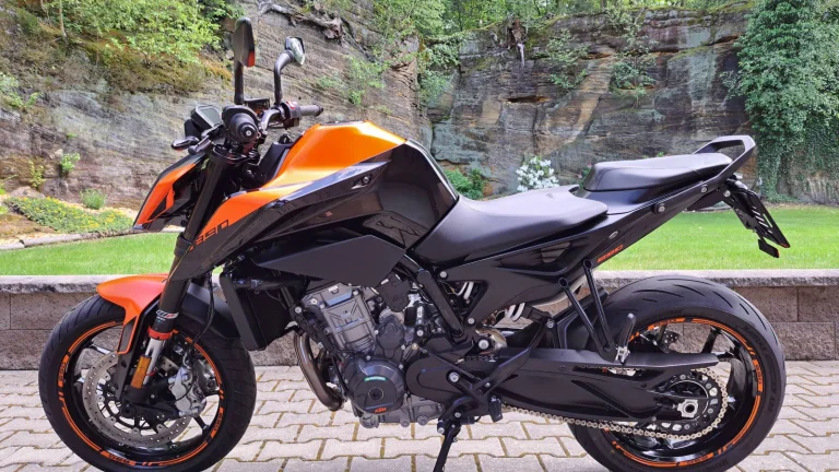 KTM 890 Duke - TOP STAV - 8 000 KM