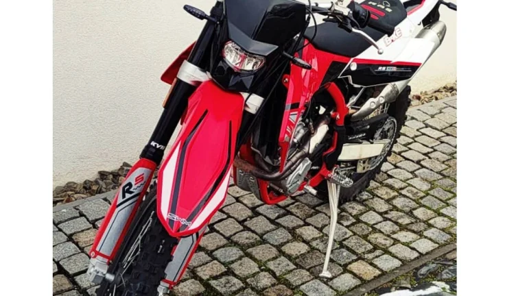 SWM RS 300 - ČERVENÁ-BÍLÁ - Předváděcí motocykl | Předváděcí motocykl