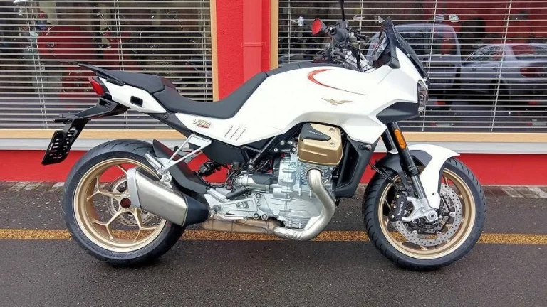 Moto Guzzi V 100 Mandello | Předváděcí motocykl