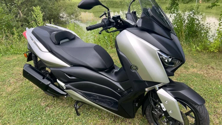 Yamaha X-Max 300