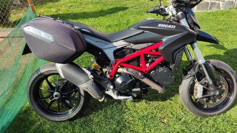 Ducati Hypermotard 821 (2014) po servisu, brašny