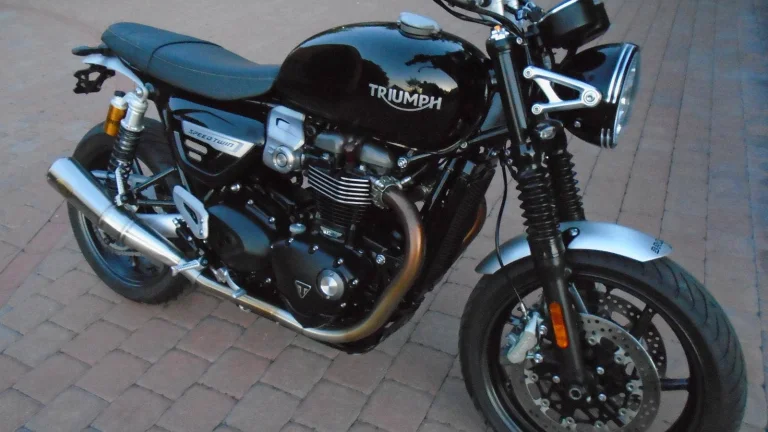 Triumph Speed Twin 1200